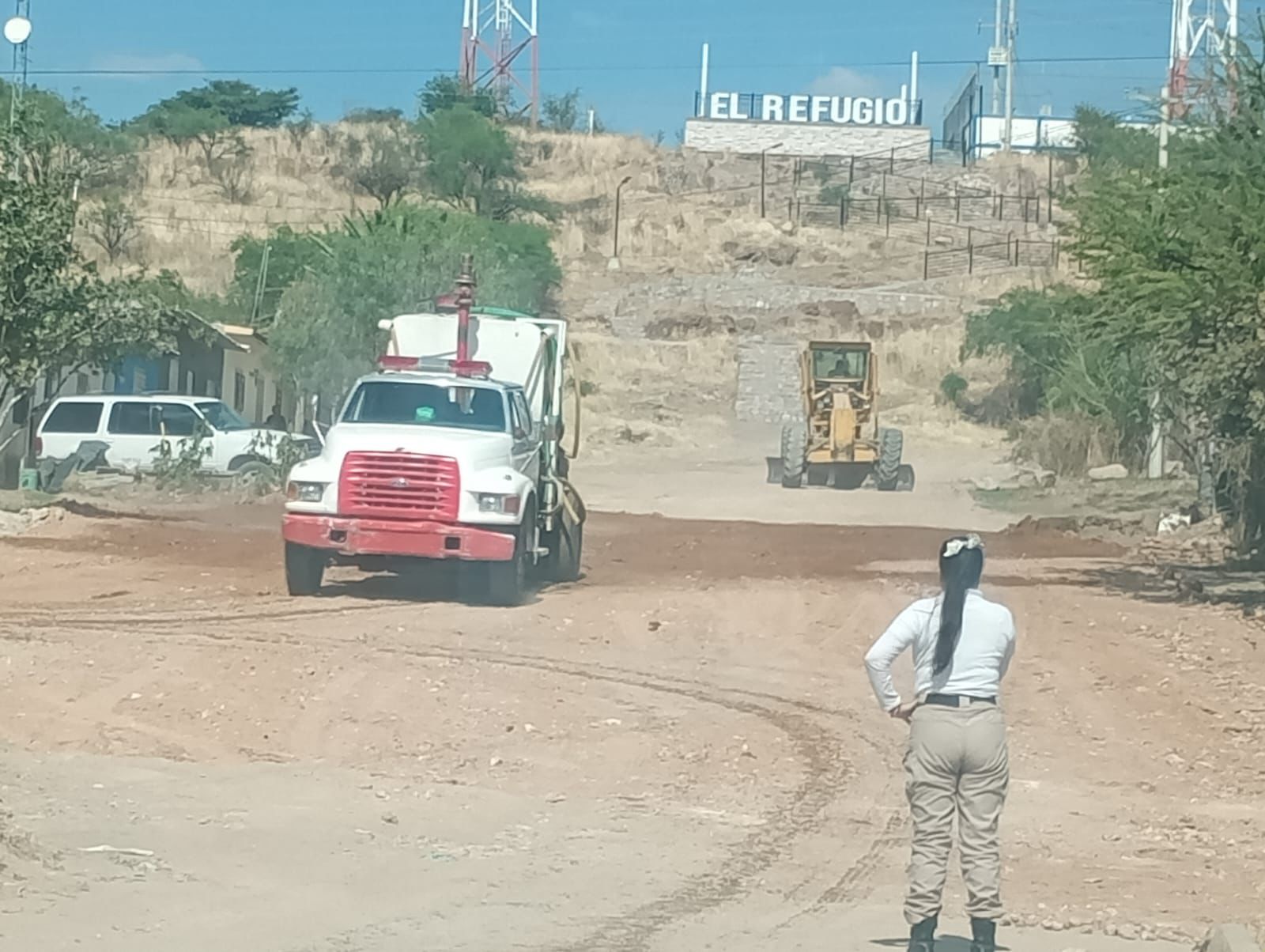 Se beneficia El Refugio. Arreglo y mejora de calles.